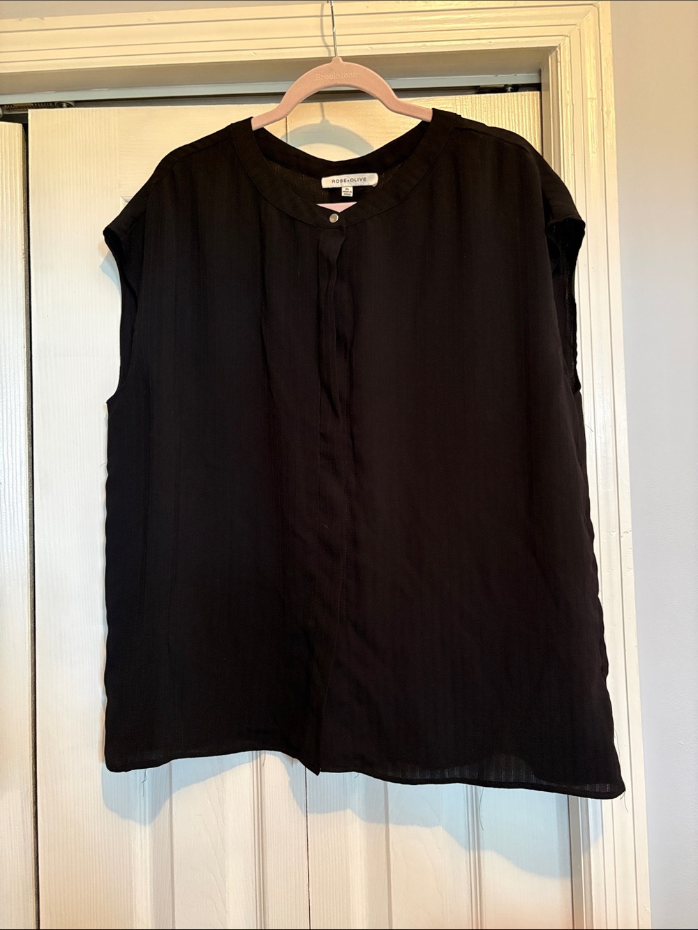 Rose & Olive Black Cap-Sleeve Blouse